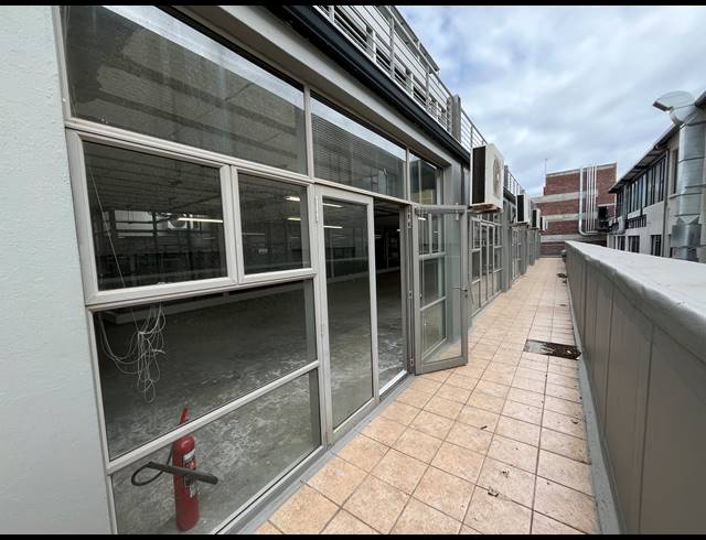 241M² OFFICE TO LET IN WOODSTOCK